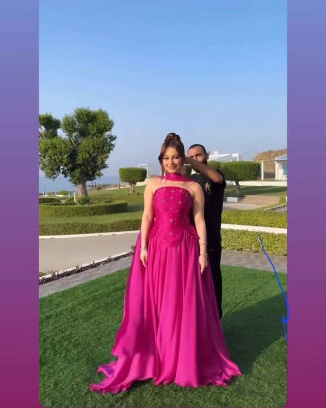 بيسان إسماعيل بفستان على شكل وردة