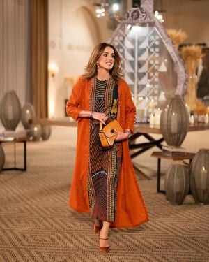 أناقة الملكة رانيا المتجدّدة مع هذا النوع من الحقائب