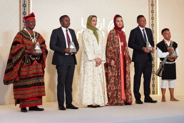 الشيخة موزا بنت ناصر خلال حضورها فعاليات قمة 