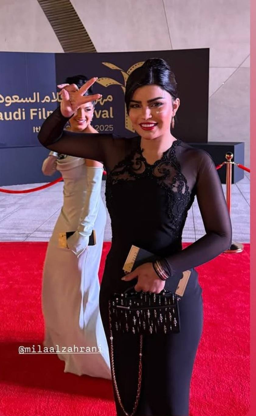 أناقة سوداء لافتة: ميلا الزهراني
أناقة سوداء لافتة: ميلا الزهراني