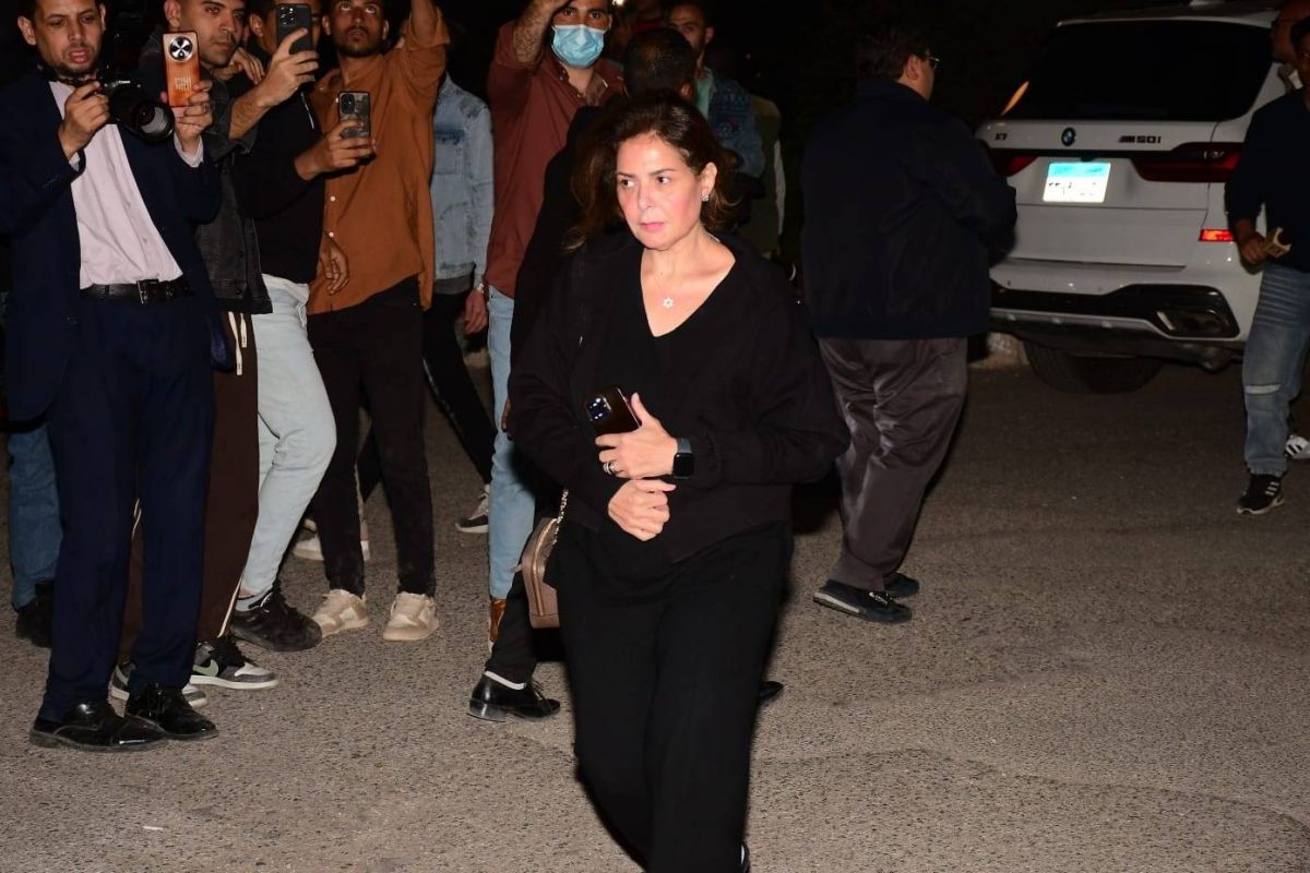 حشد من النجوم في عزاء سليمان عيد والصدمة تسيطر على الوجوه (صور)