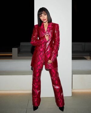 مهيرة عبد العزيز تتألق ببدلة من جلد الأفعى من Roberto Cavalli