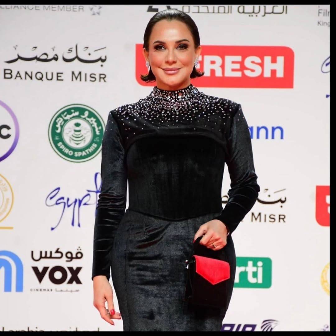 نقابة الفنانين تشطب سلاف فواخرجي بسبب موقفها!