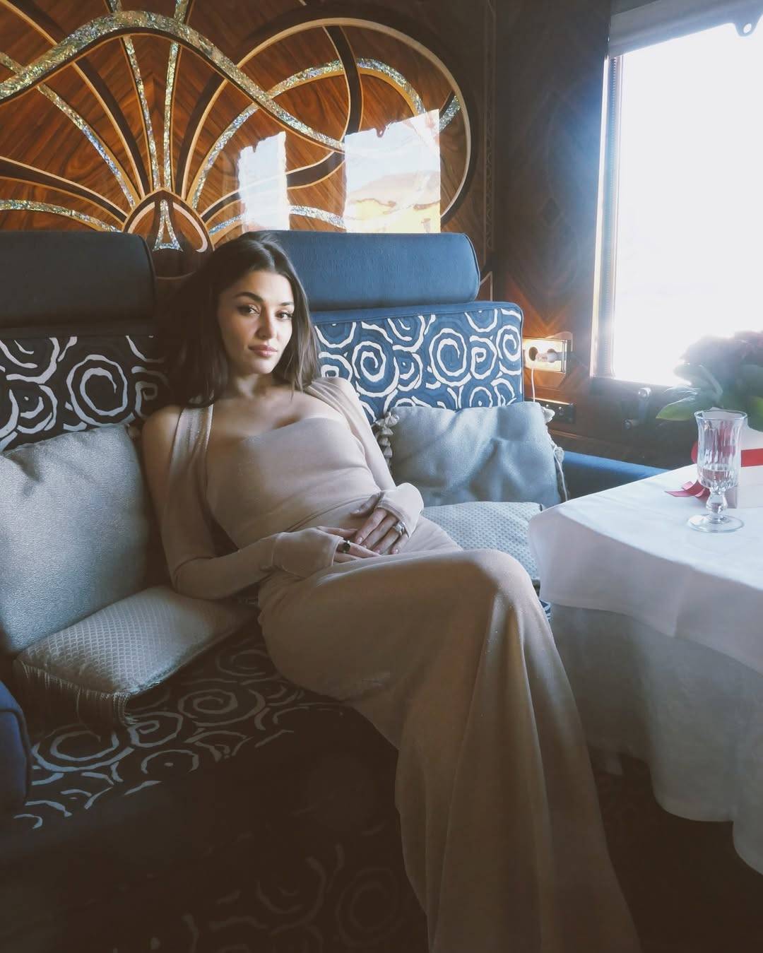 هاندا أرتشيل تستمتع بوقتها مع حبيبها الوسيم (صور)