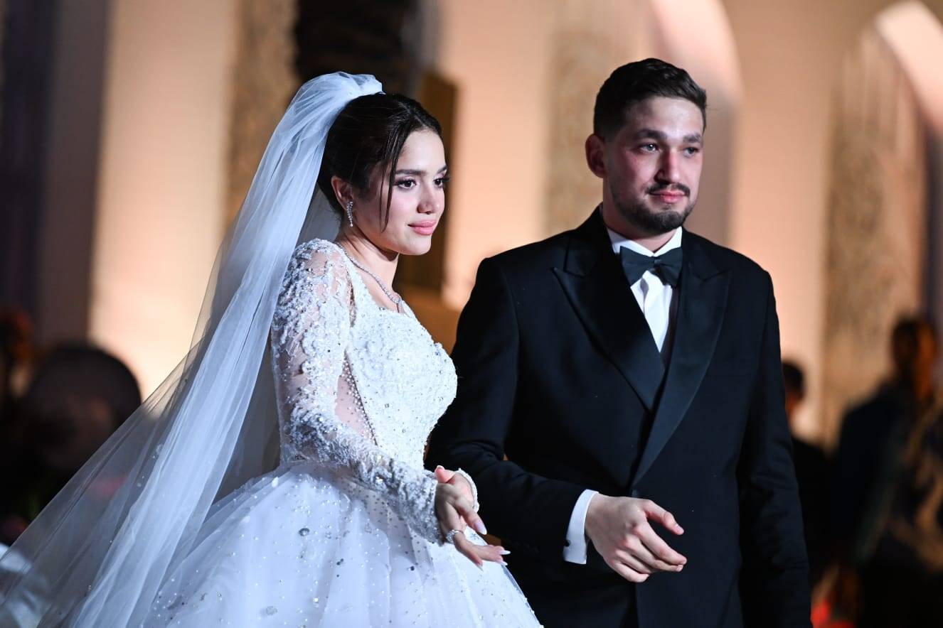 رنا رئيس وعريسها-1