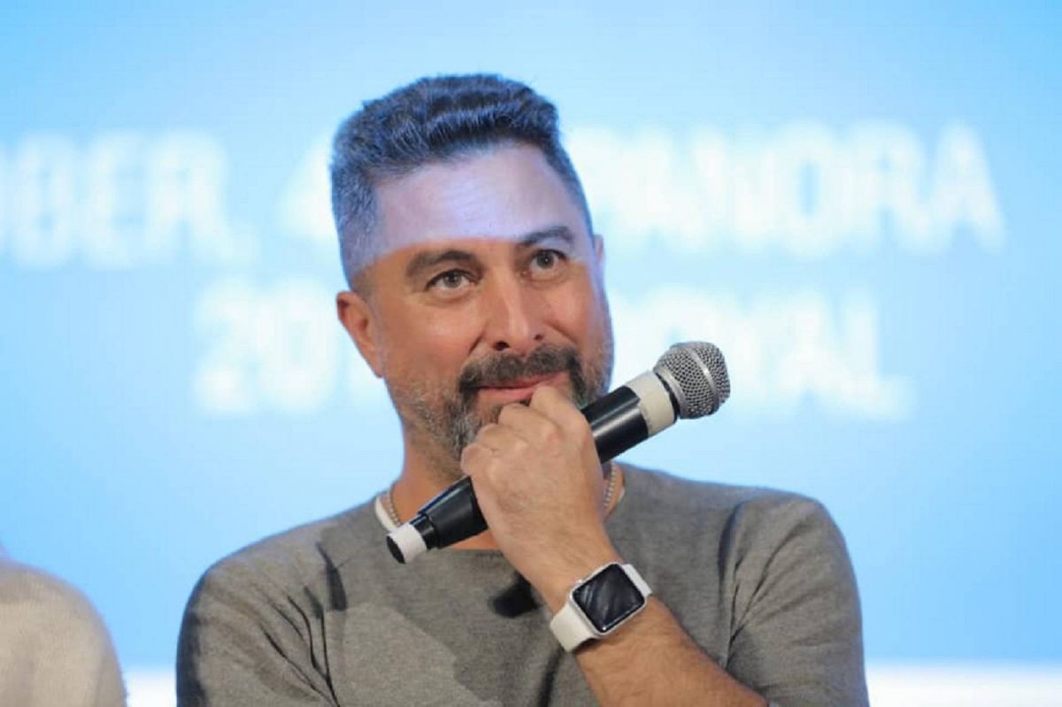 هادي الباجوري يعيد جدل تصريحاته عن القبل في أفلامه (فيديو)