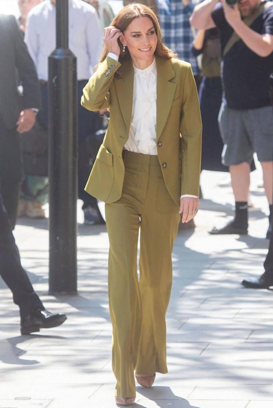 كيت ميدلتون ببدلة من فيكتوريا بيكهام Victoria Beckham كيت ميدلتون ببدلة من فيكتوريا بيكهام Victoria Beckham