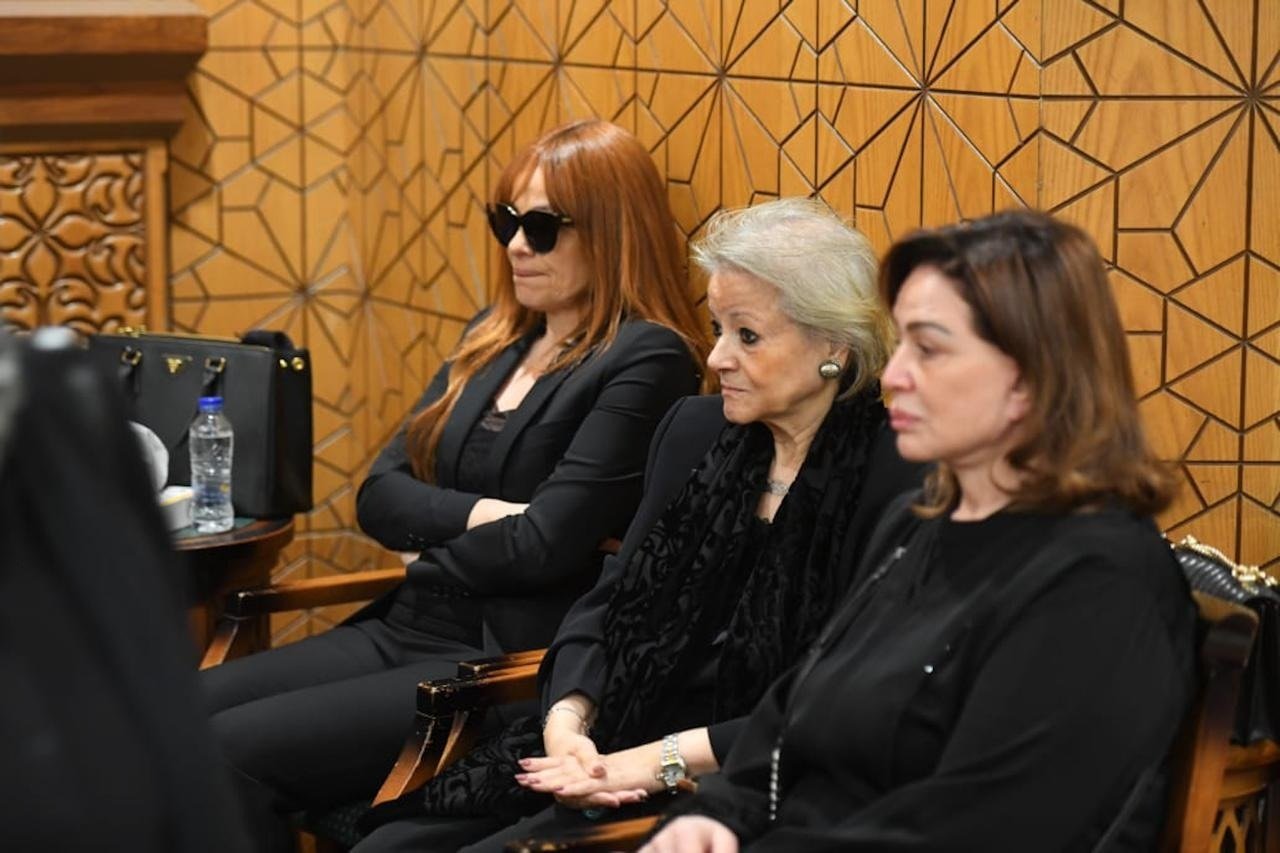 الحزن على وجه كارول سماحة في عزاء زوجها بحضور النجوم (صور)