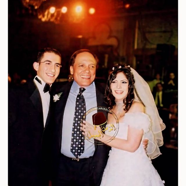 أحمد حلمي ومنى زكي مع عادل إمام في حفل زفافهما