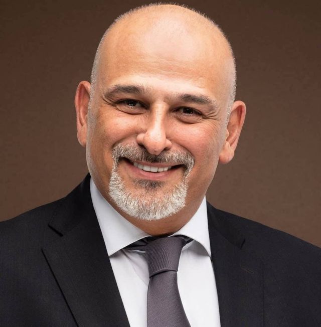 جمال سليمان يكشف عن مفاجأة.. وهذا موقفه من أزمة سلاف فواخرجي