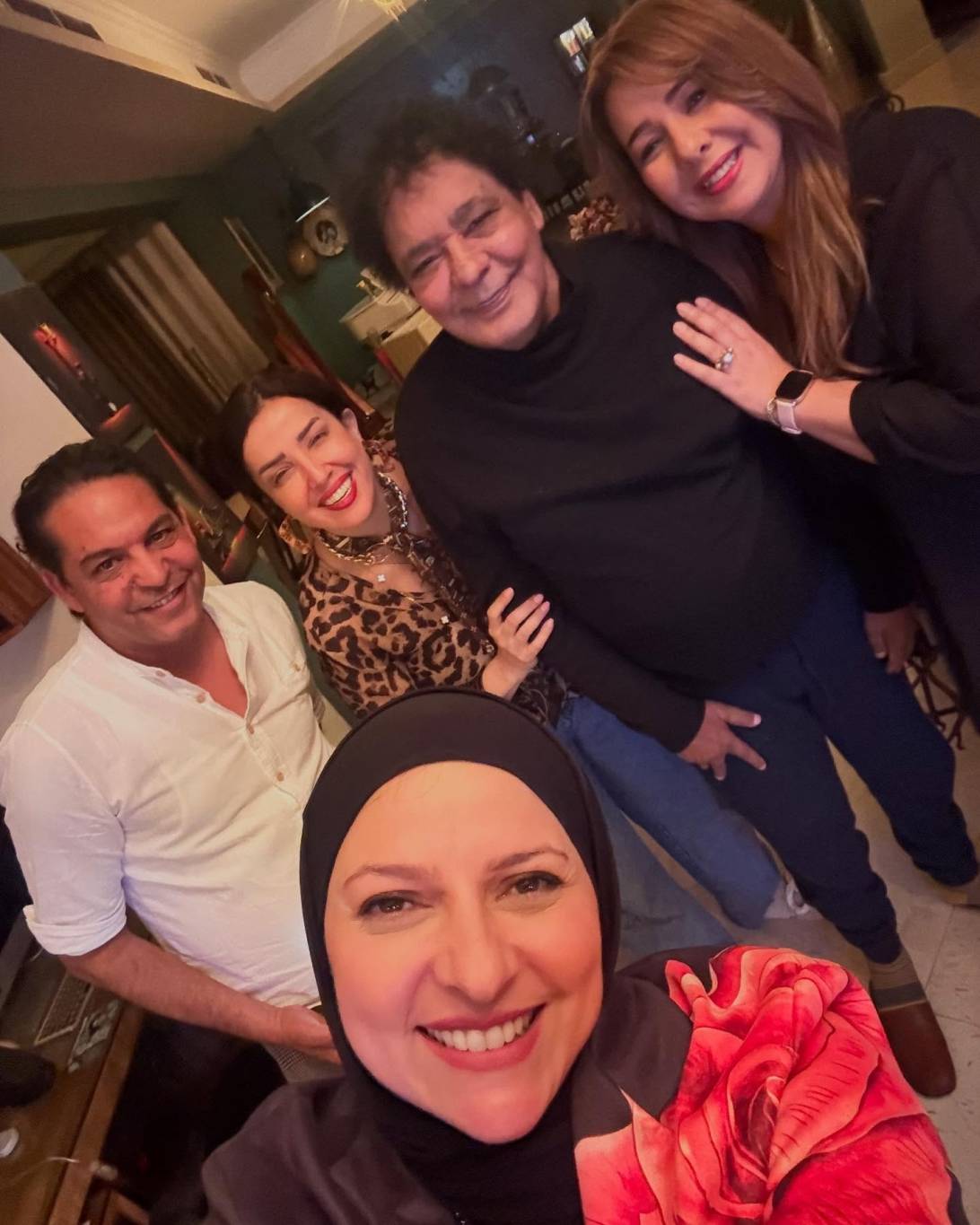 محمد منير مع ضيوفه