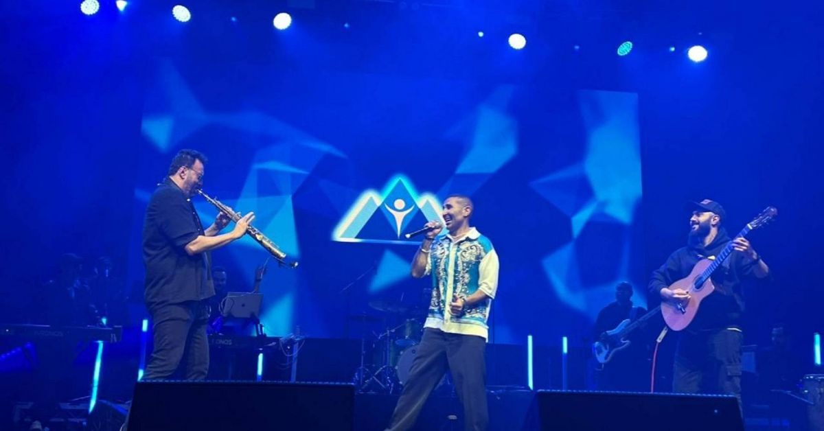 أحمد سعد يكشف كواليس حفله في أستراليا ومفاجأة هاني رمزي له (فيديو وصور)