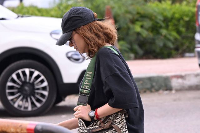 منة شلبي في جنازة زوج كارول سماحة