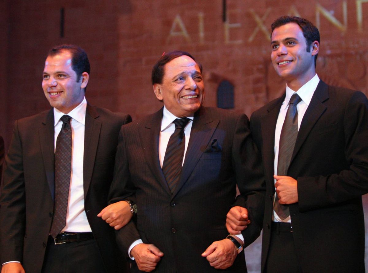 أسرة عادل إمام تُفسد خطة يسرا ولبلبة ونبيلة عبيد وإلهام شاهين للقائه