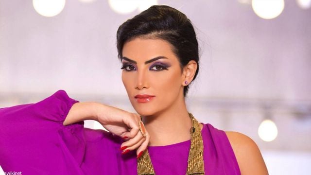حورية فرغلي تتغزل بهذا الشاب وهو يردّ (فيديو) | Laha Magazine