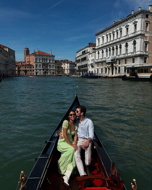 مي الغيطي وزوجها في إيطاليا