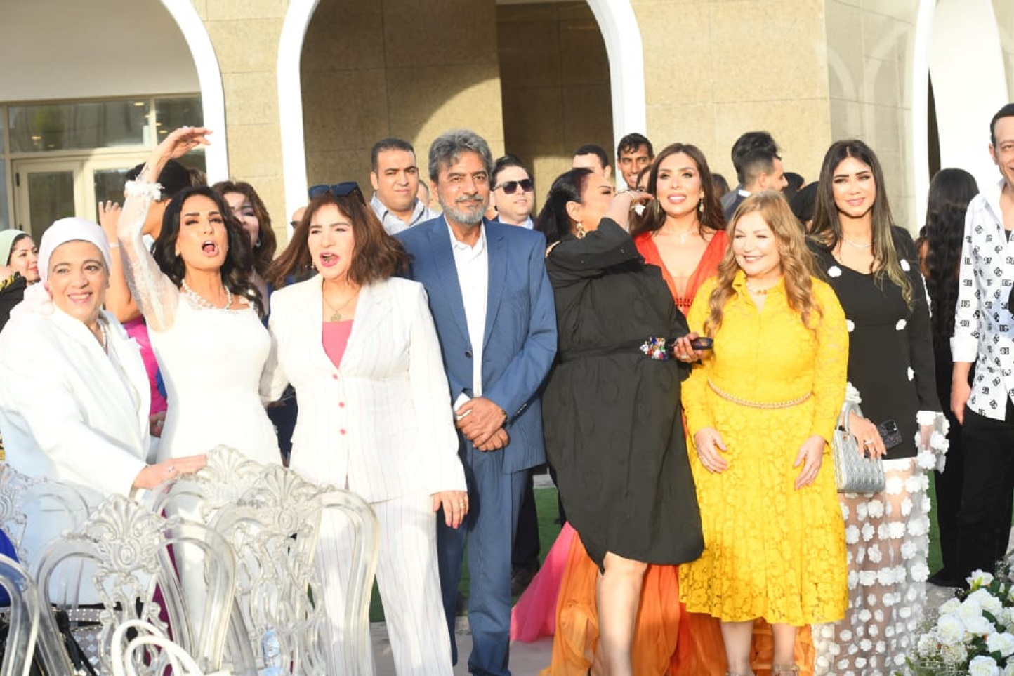 أمل رزق تحتفل بعقد قران ابنتها بالدموع (صور)