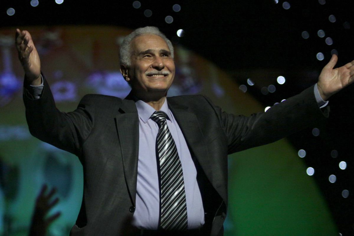 نجل عبد الرحمن أبو زهرة يصدم الجمهور معلناً وفاة والده بنظر الدولة