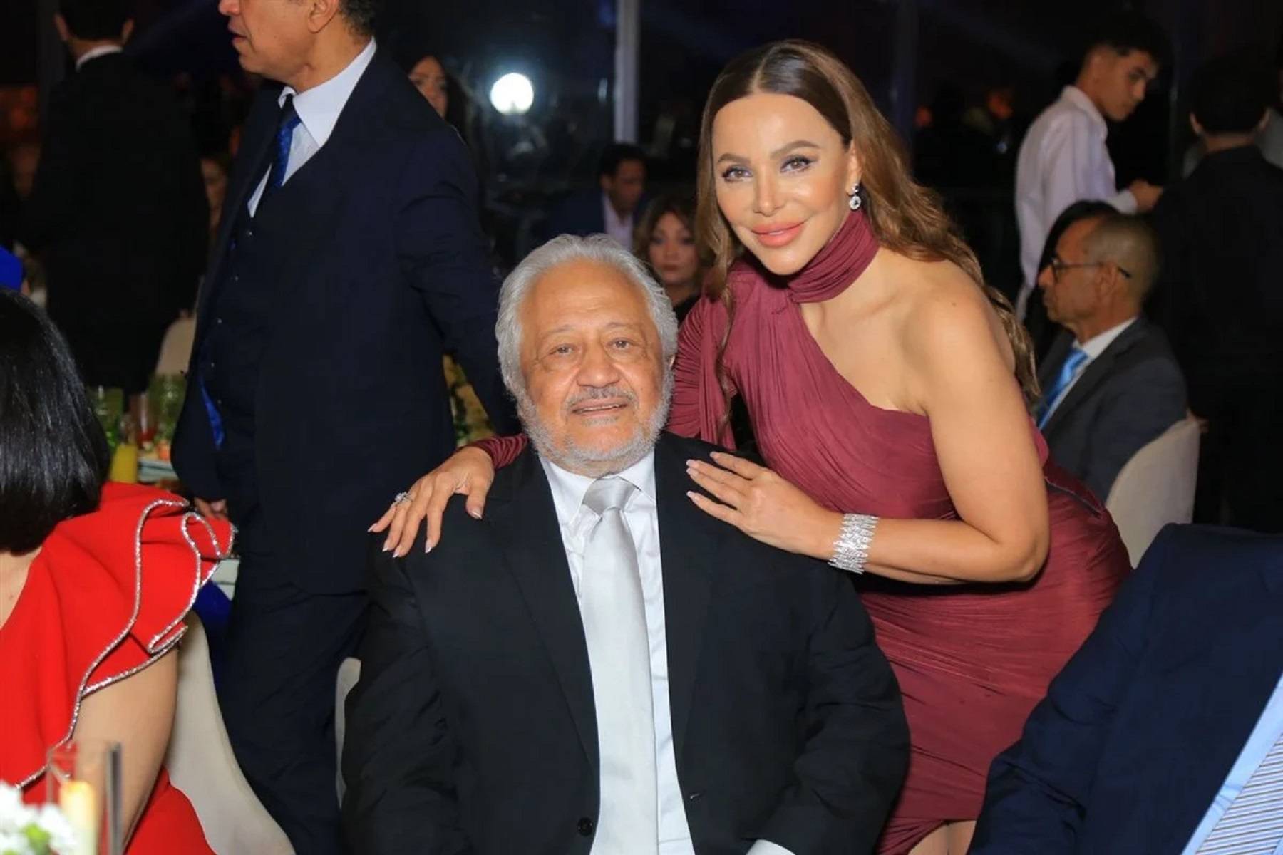 سوزان نجم الدين وخالد زكي في حفل الزفاف سوزان نجم الدين وخالد زكي في حفل الزفاف