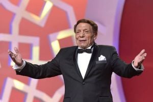 النجوم يهنئون عادل إمام بعيد ميلاده