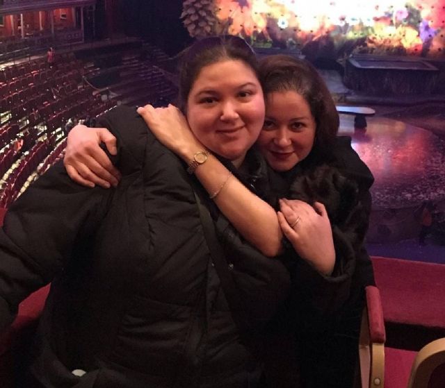 مي وسارة نور الشريف