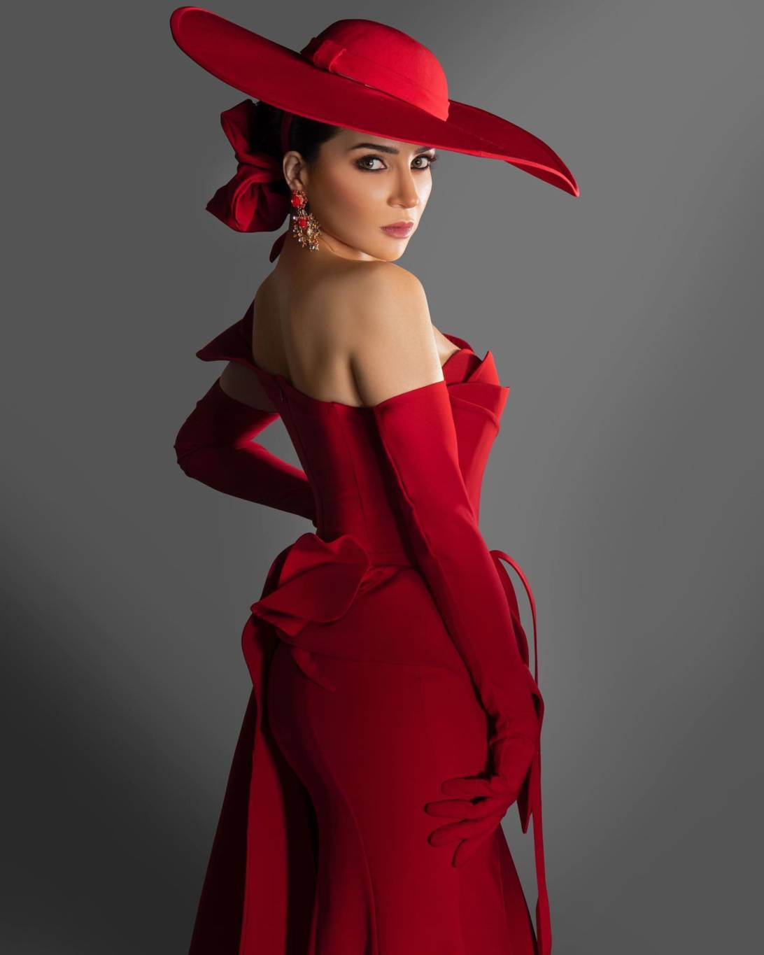 مي عز الدين تعلن عودتها لمواقع التواصل الاجتماعي