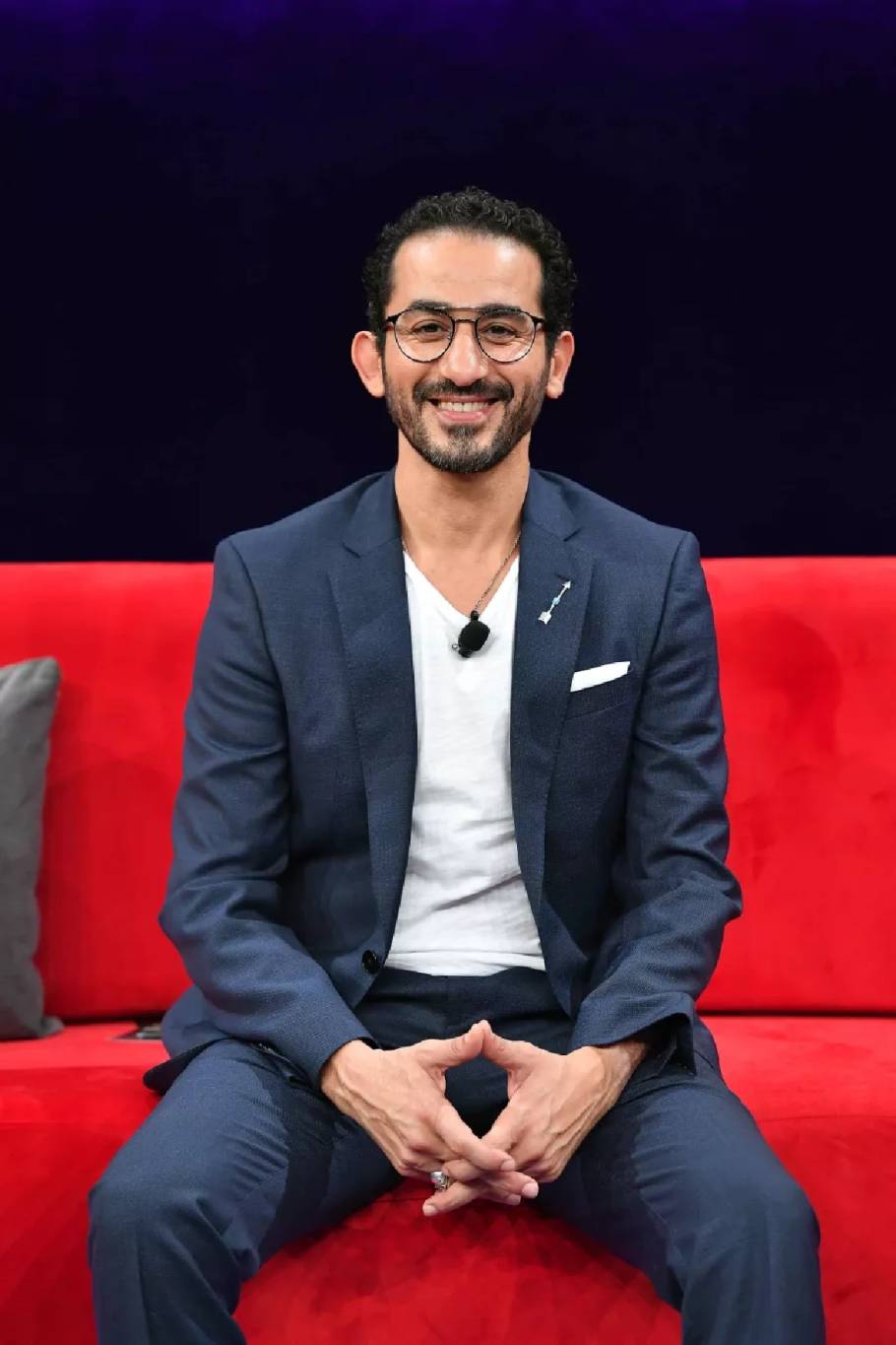 أحمد حلمي يكشف كواليس أول لقاء له مع عادل إمام (فيديو)