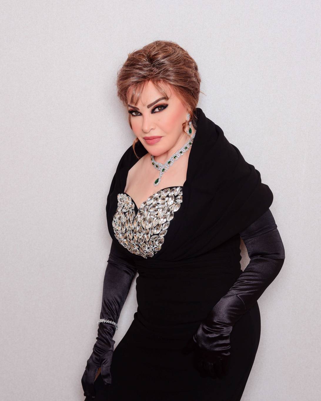 صفية العمري تكشف حقيقة اعتزالها الفن (فيديو)