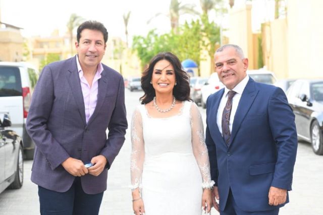 هاني رمزي مع أمل رزق في عقد قران ابنتها