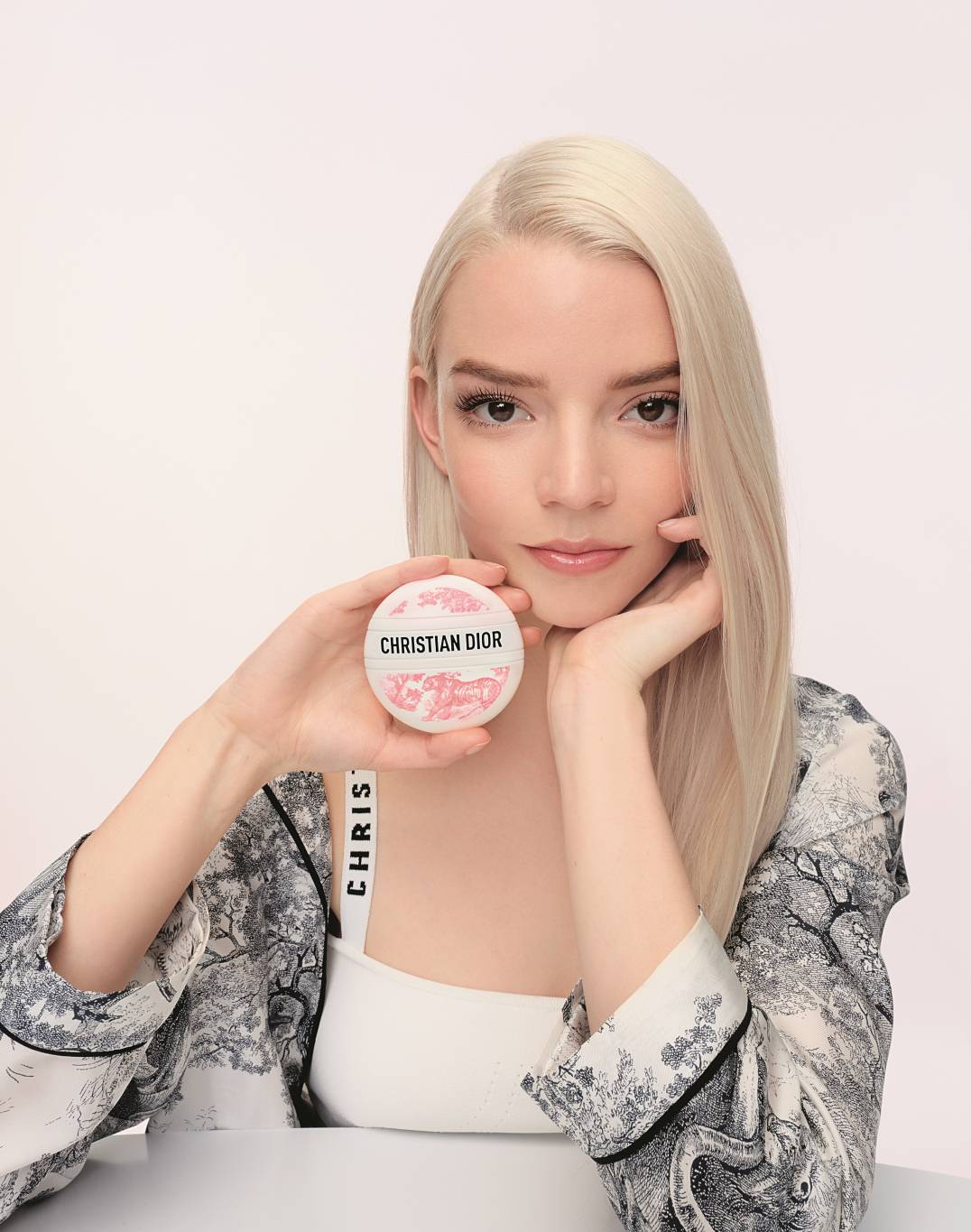مجموعة DIOR SKIN ESSENTIALS إصدارات محدودة للعناية بالبشرة