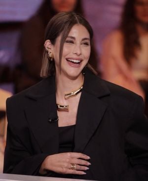 تفاعل كبير مع إزالة نور عريضة لمكياجها على الهواء.. هكذا تبدو (فيديو)
