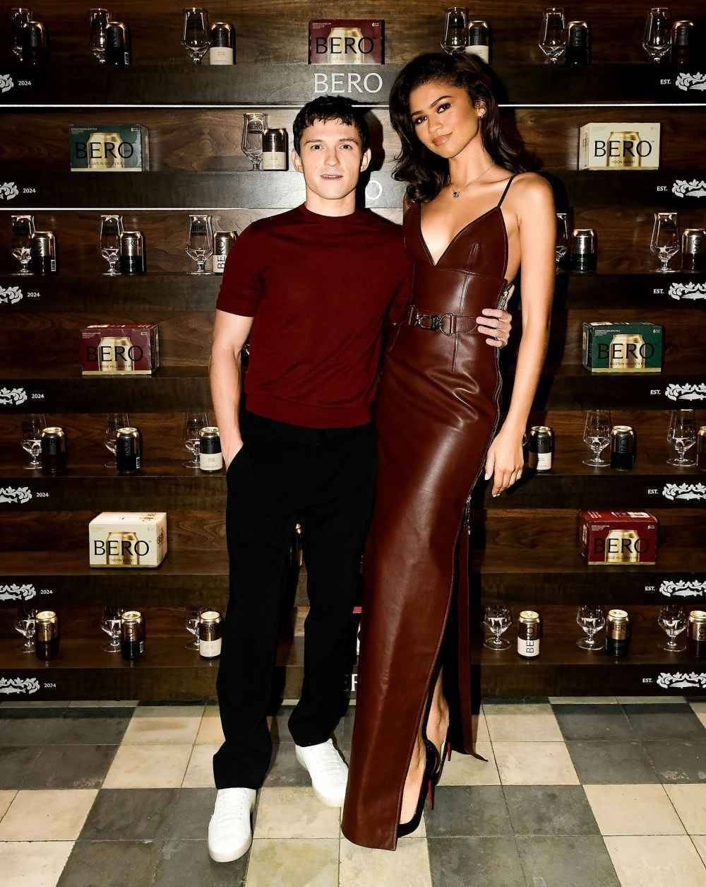 مصمم أزياء زيندايا يكشف سراً عن فستان زفافها