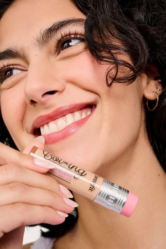روتين بشرتكِ المثالي مع منتجاتك المفضّلة من Benefit Cosmetics