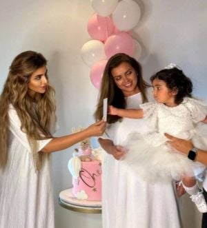 الشيخة مهرة تتألق بالأبيض في عيد ميلاد طفلتها.. لحظات رائعة بين الأم وابنتها (صور)