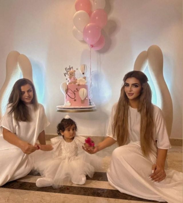 الشيخة مهرة وابنتها