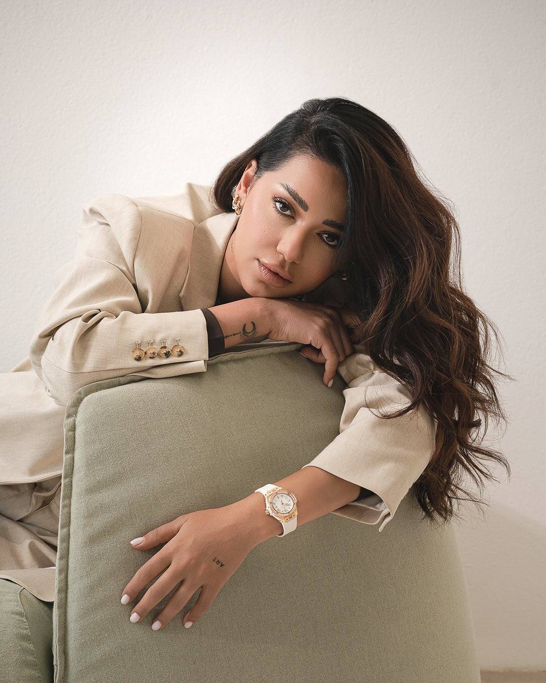 شعر ابنة رحمة رياض محط اهتمام الجمهور (صور)