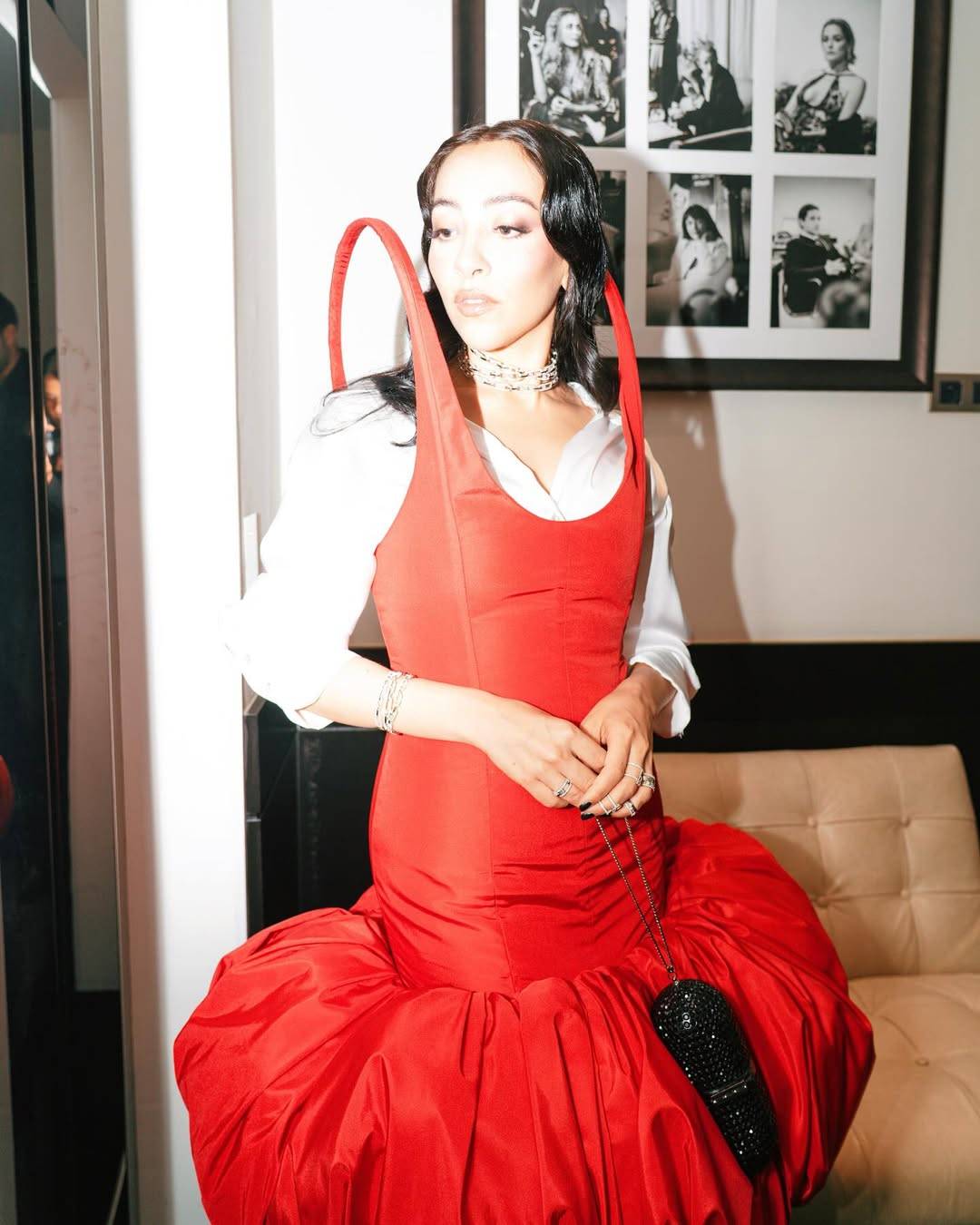 سارة طيبة بفستان غريب ومجوهرات رائعة من Messika