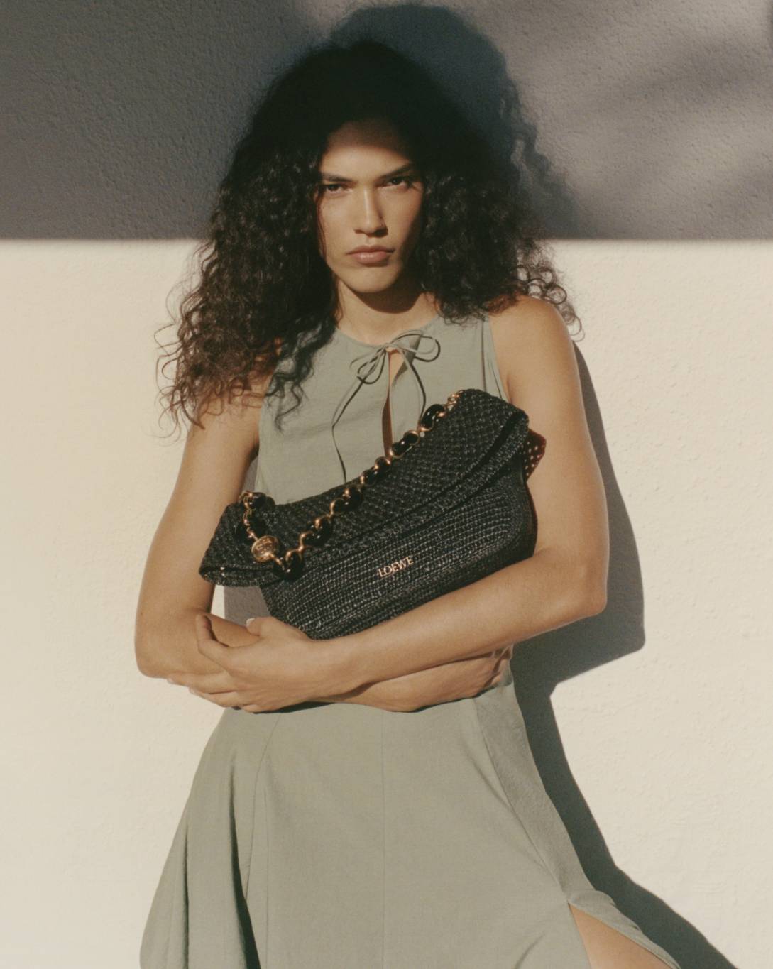 تصاميم LOEWE x Paula’s Ibiza الجديدة...  تشكيلة صيفية مفعمة بالألوان الزاهية
