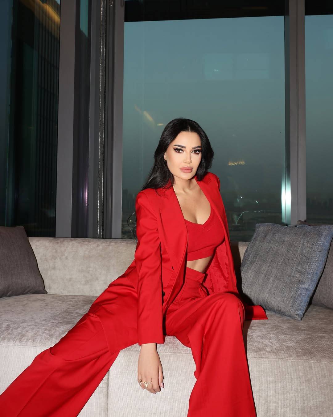 سيرين عبد النور بإطلالة حمراء من Max Mara تجمع بين الكلاسيكية والعصرية