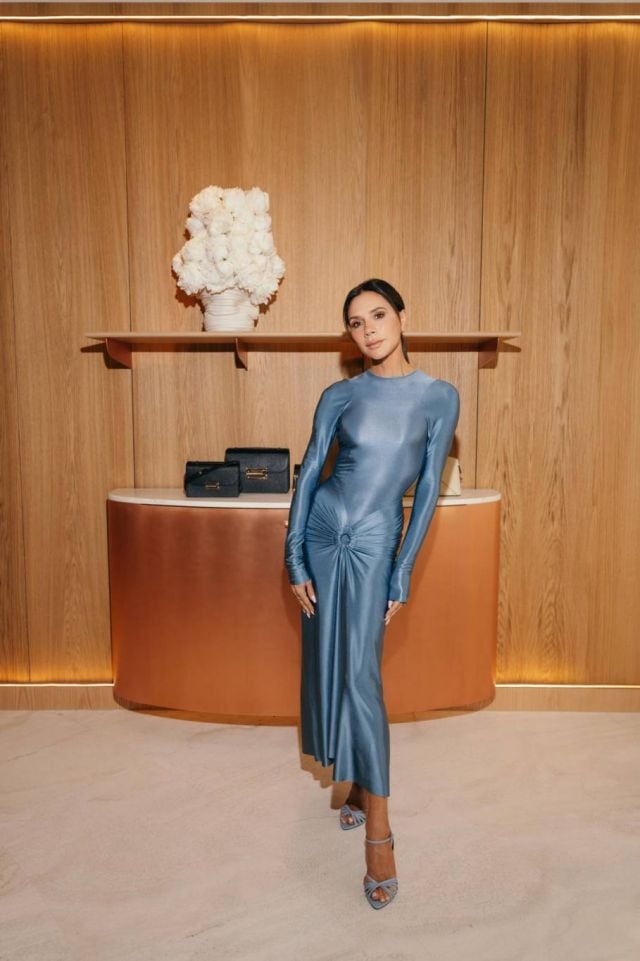 Victoria Beckham تصل إلى دبي مع Ounass ودبي للسياحة للاحتفال بإطلاق مجموعة حصرية