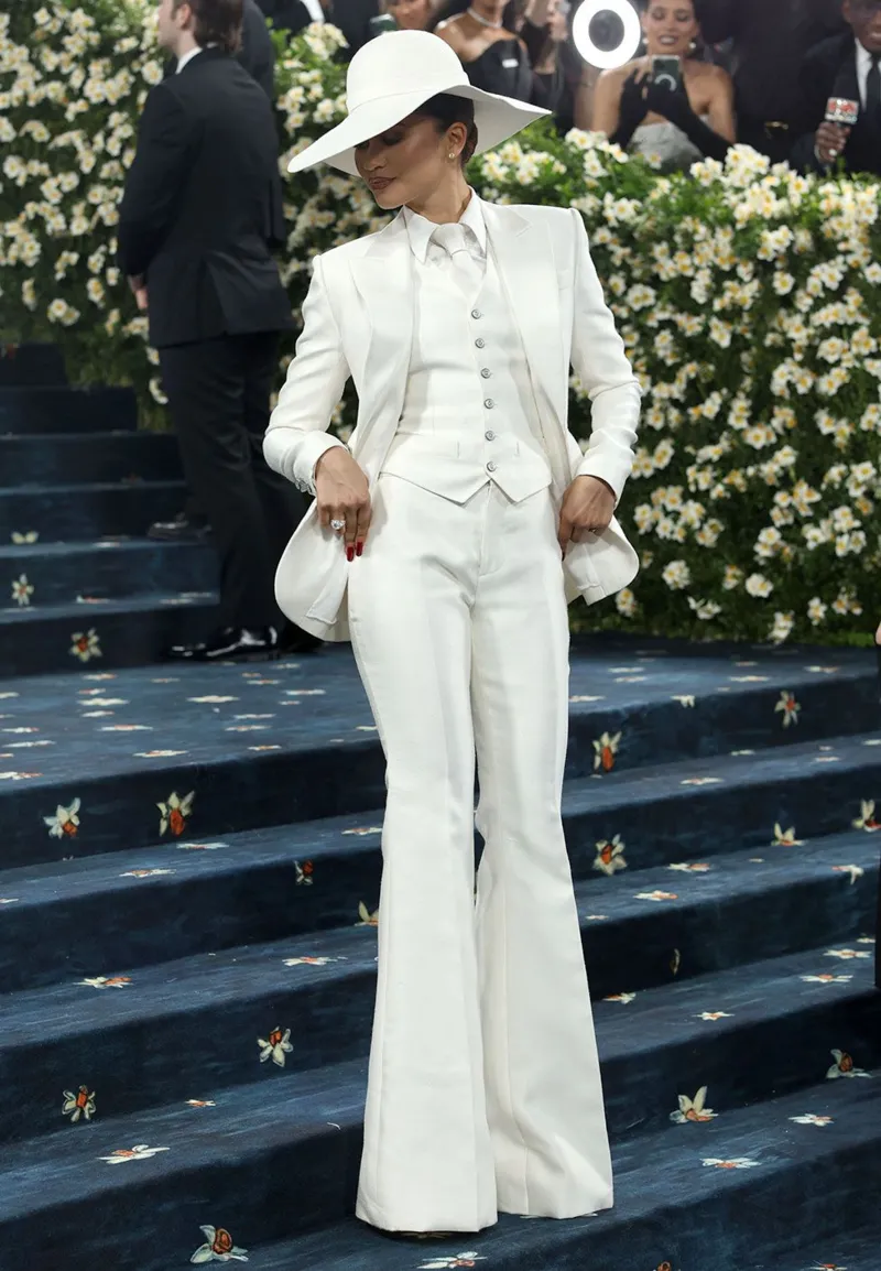 القبعات تفرض حضورها على سجادة الـ Met Gala: تنوع أنيق وبصمة قوية