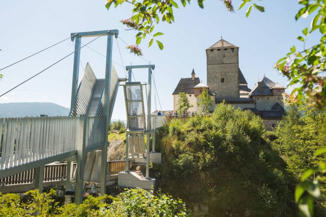 جسر متحرك - قلعة ماوترندورف 