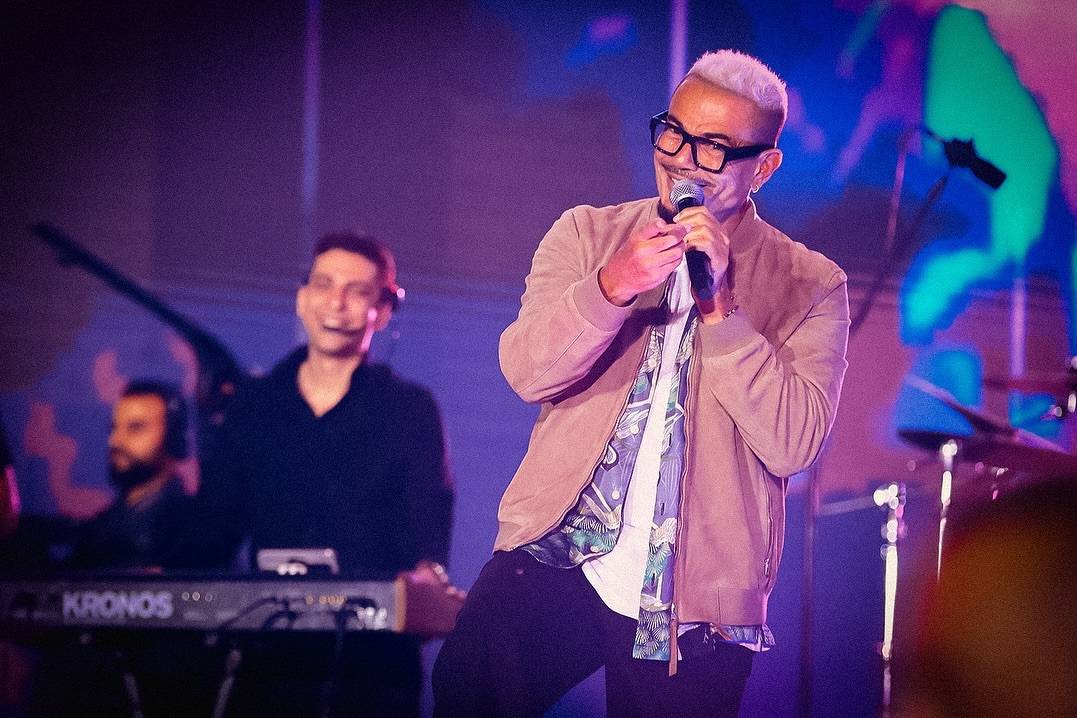 عمرو دياب يفتتح فندقه الجديد بحضور نجوم الفن (صور)