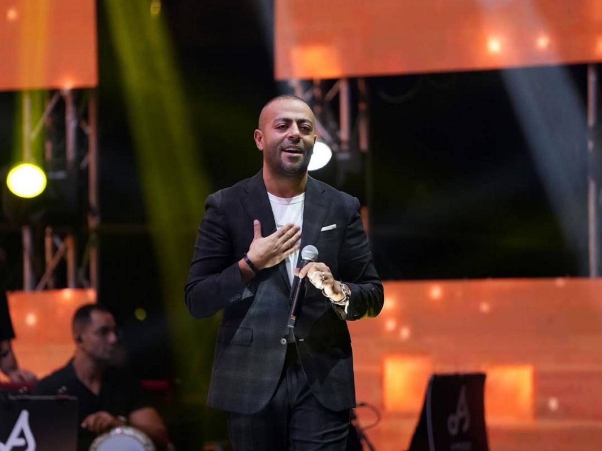 تامر عاشور يتحدث عن علاقته بزوجته ويردّ على اتّهامه بالميل إلى الحزن (فيديو)