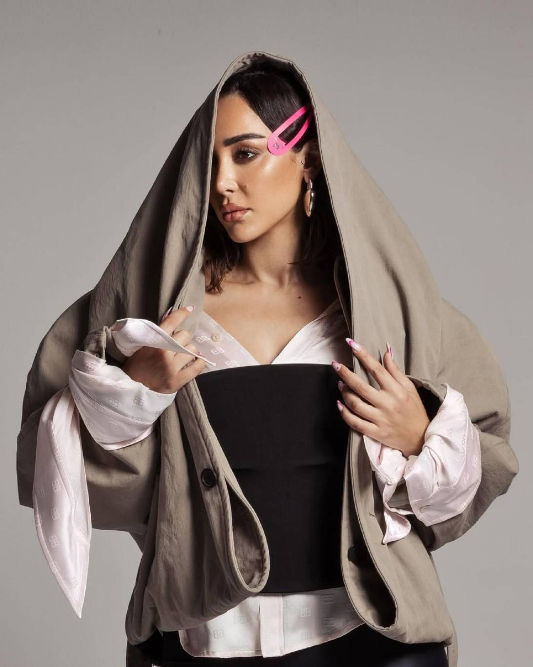 بسمة بوسيل تقلق الجمهور وتواصل طلب الدعاء لنجلها