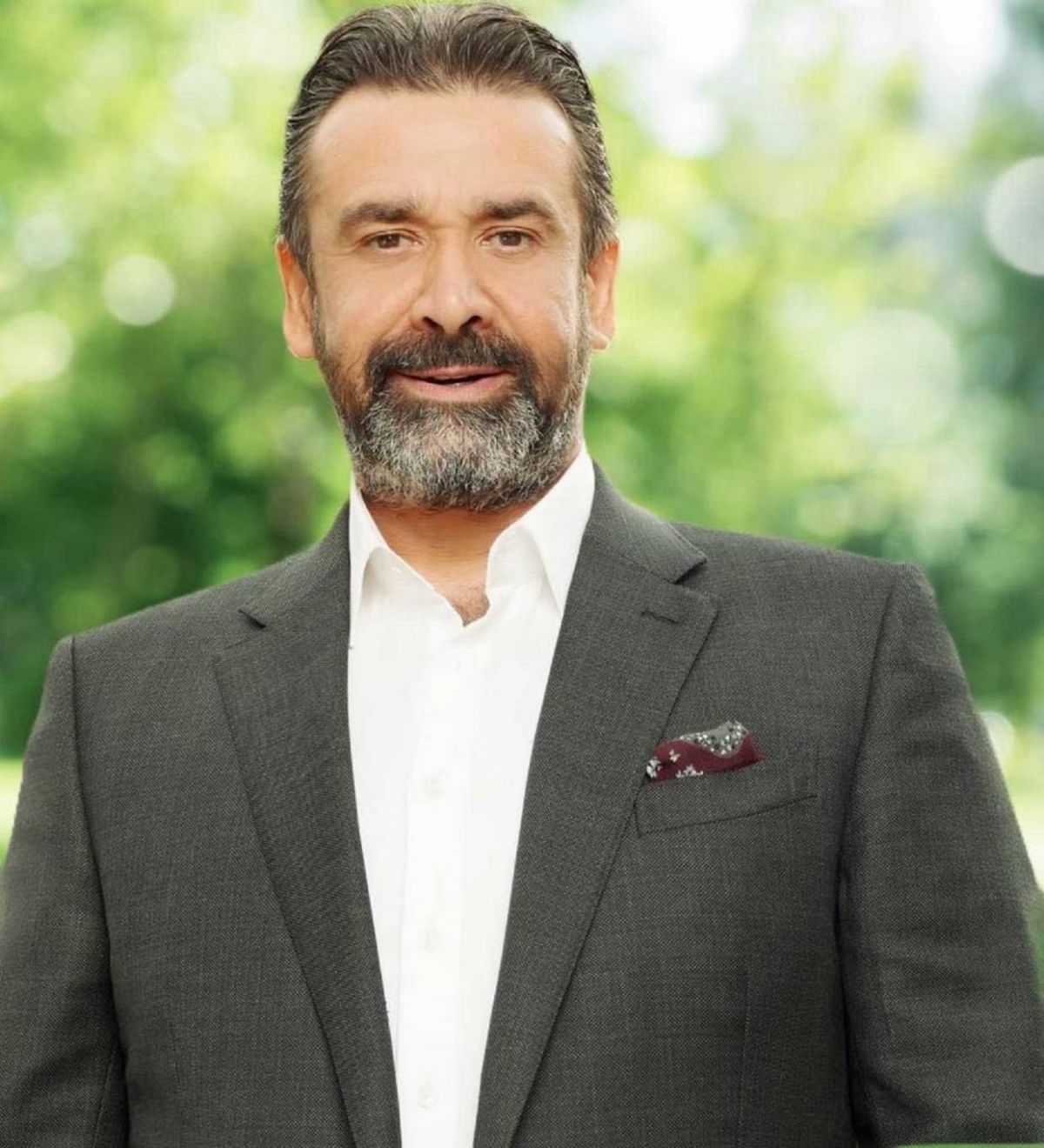 كريم عبد العزيز يتراجع أمام تامر حسني