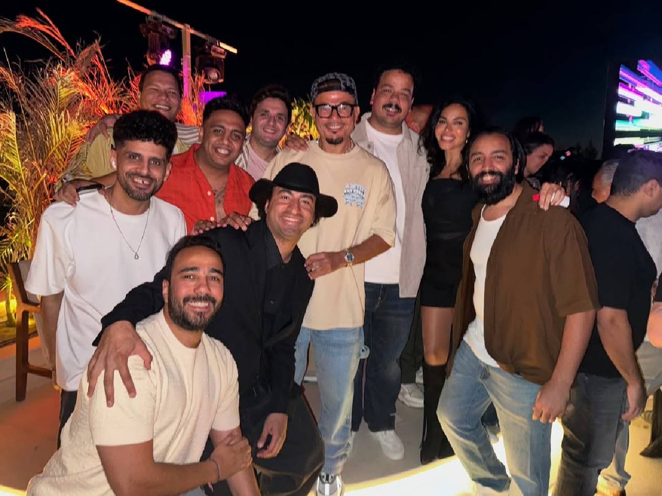 عمرو دياب مع النجوم في عيد ميلاد أسماء جلال عمرو دياب مع النجوم في عيد ميلاد أسماء جلال