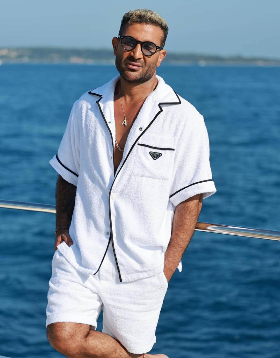 أحمد سعد بلفتات إنسانية في حفله الأخير (فيديو)