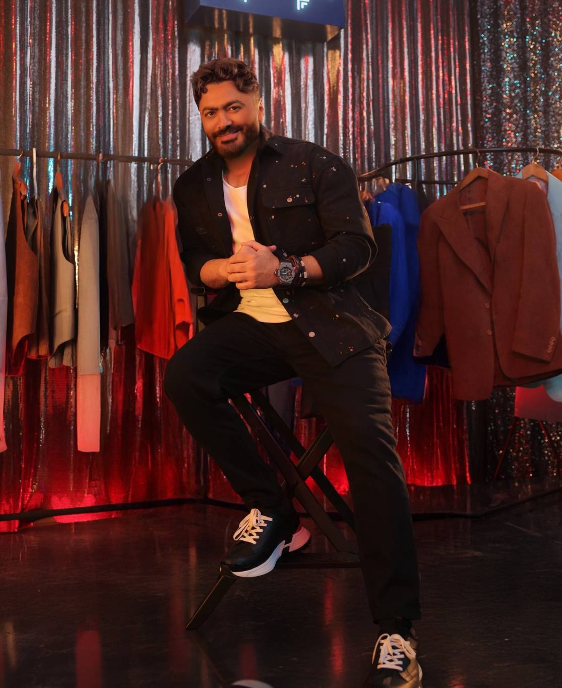 تامر حسني يكشف حقيقة تقديم 