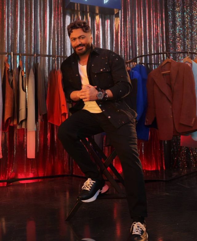 تامر حسني يكشف حقيقة تقديم 